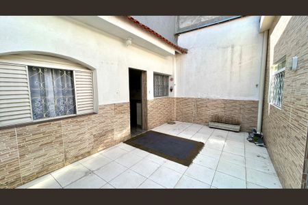 Casa para alugar com 146m², 2 quartos e sem vagaQuintal
