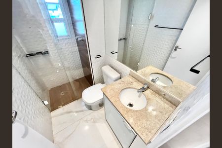 Apartamento à venda com 64m², 2 quartos e 1 vagaBanheiro Social