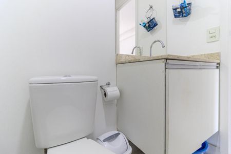 Banheiro de kitnet/studio para alugar com 1 quarto, 26m² em Centro, São Paulo