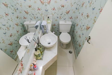 Casa de condomínio à venda com 167m², 3 quartos e 2 vagasLavabo