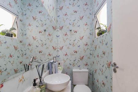 Casa de condomínio à venda com 167m², 3 quartos e 2 vagasLavabo