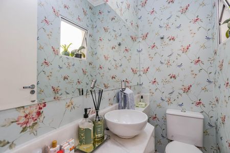 Casa de condomínio à venda com 167m², 3 quartos e 2 vagasLavabo