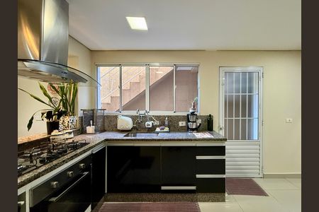 Casa à venda com 174m², 3 quartos e 2 vagas Casa à venda com 174m², 3 quartos e 2 vagasCozinha
