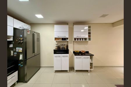 Casa à venda com 174m², 3 quartos e 2 vagas Casa à venda com 174m², 3 quartos e 2 vagasCozinha