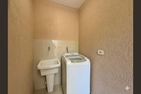 Casa à venda com 174m², 3 quartos e 2 vagas Casa à venda com 174m², 3 quartos e 2 vagasÁrea de Serviço