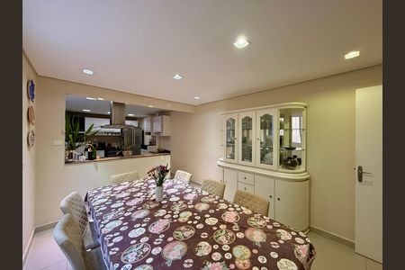 Casa à venda com 174m², 3 quartos e 2 vagas Casa à venda com 174m², 3 quartos e 2 vagasSala