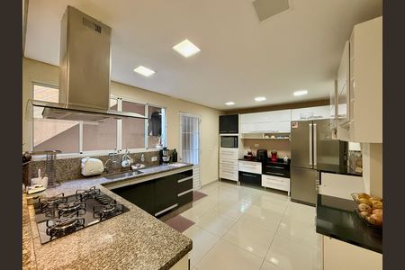 Casa à venda com 174m², 3 quartos e 2 vagas Casa à venda com 174m², 3 quartos e 2 vagasCozinha