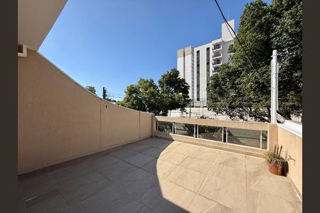Casa à venda com 174m², 3 quartos e 2 vagas Casa à venda com 174m², 3 quartos e 2 vagasVaranda Quarto 2