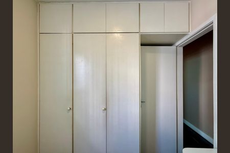 Casa à venda com 174m², 3 quartos e 2 vagas Casa à venda com 174m², 3 quartos e 2 vagasQuarto