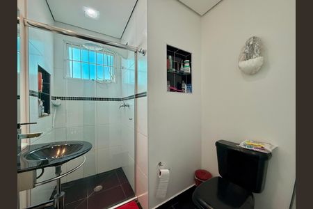 Casa à venda com 174m², 3 quartos e 2 vagas Casa à venda com 174m², 3 quartos e 2 vagasBanheiro Social