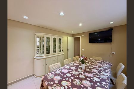 Casa à venda com 174m², 3 quartos e 2 vagas Casa à venda com 174m², 3 quartos e 2 vagasSala
