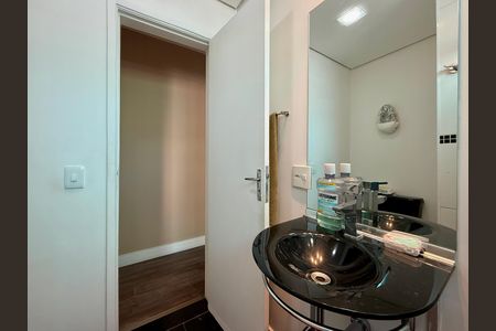 Casa à venda com 174m², 3 quartos e 2 vagas Casa à venda com 174m², 3 quartos e 2 vagasBanheiro Social