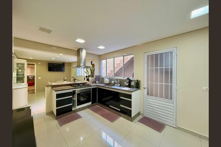 Casa à venda com 174m², 3 quartos e 2 vagas Casa à venda com 174m², 3 quartos e 2 vagasCozinha