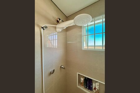Casa à venda com 174m², 3 quartos e 2 vagas Casa à venda com 174m², 3 quartos e 2 vagasBanheiro Suíte