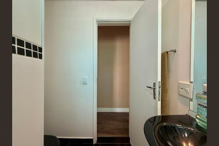 Casa à venda com 174m², 3 quartos e 2 vagas Casa à venda com 174m², 3 quartos e 2 vagasBanheiro Social