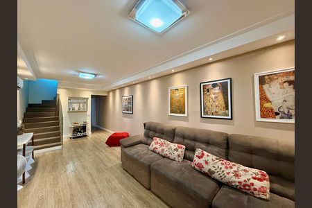 Casa à venda com 174m², 3 quartos e 2 vagas Casa à venda com 174m², 3 quartos e 2 vagasSala