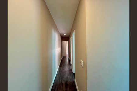 Casa à venda com 174m², 3 quartos e 2 vagas Casa à venda com 174m², 3 quartos e 2 vagasCorredor Quartos