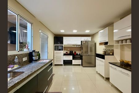 Casa à venda com 174m², 3 quartos e 2 vagas Casa à venda com 174m², 3 quartos e 2 vagasCozinha