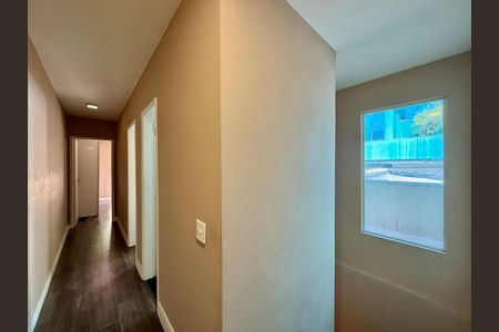 Casa à venda com 174m², 3 quartos e 2 vagas Casa à venda com 174m², 3 quartos e 2 vagasCorredor Quartos