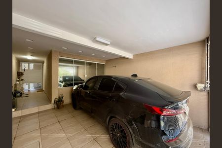 Casa à venda com 174m², 3 quartos e 2 vagas Casa à venda com 174m², 3 quartos e 2 vagasGaragem