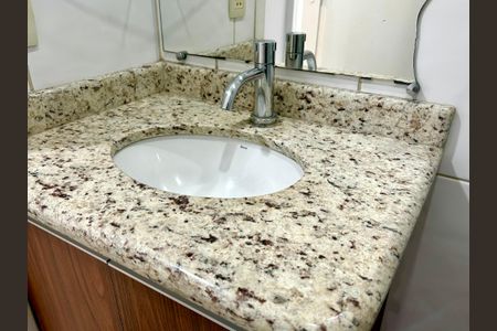 Apartamento para alugar com 67m², 2 quartos e 1 vagaBanheiro 1