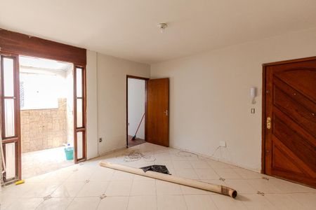 Sala de apartamento para alugar com 1 quarto, 52m² em Medianeira, Porto Alegre