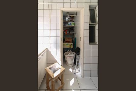 Apartamento à venda com 74m², 2 quartos e 1 vagaÁrea de Serviço