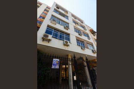 Apartamento à venda com 170m², 3 quartos e 1 vaga Apartamento à venda com 170m², 3 quartos e 1 vagaFachada