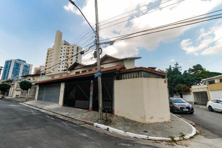Casa para alugar com 180m², 3 quartos e 3 vagasFachada
