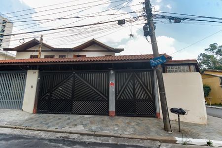 Casa para alugar com 180m², 3 quartos e 3 vagasFachada