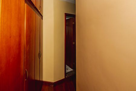 Casa à venda com 220m², 4 quartos e 2 vagasSuíte