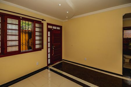 Casa à venda com 220m², 4 quartos e 2 vagasSala 1