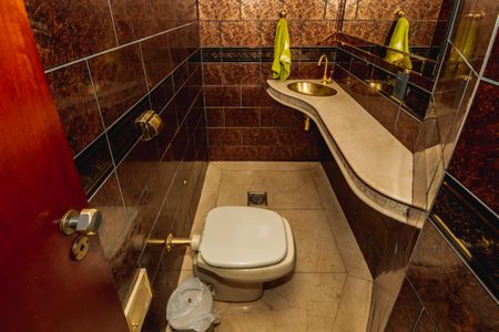 Casa à venda com 220m², 4 quartos e 2 vagasLavabo