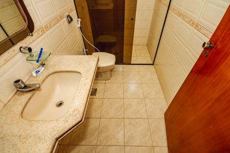 Casa à venda com 220m², 4 quartos e 2 vagasBanheiro