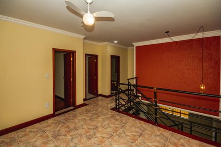 Casa à venda com 220m², 4 quartos e 2 vagasHall