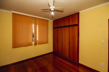 Casa à venda com 220m², 4 quartos e 2 vagasQuarto 2