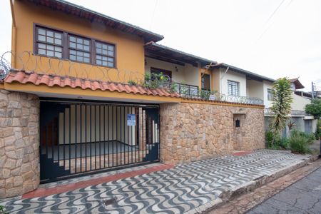 Casa à venda com 220m², 4 quartos e 2 vagasFachada