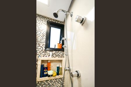 Apartamento à venda com 70m², 3 quartos e 2 vagasChuveiro