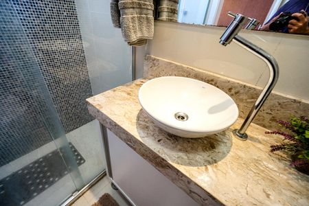 Apartamento à venda com 70m², 3 quartos e 2 vagasBanheiro da suíte