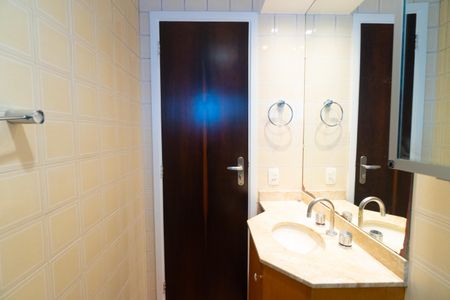 Apartamento à venda com 104m², 3 quartos e 2 vagas Apartamento à venda com 104m², 3 quartos e 2 vagasBanheiro Social