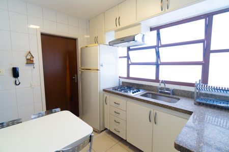 Apartamento à venda com 104m², 3 quartos e 2 vagas Apartamento à venda com 104m², 3 quartos e 2 vagasCozinha
