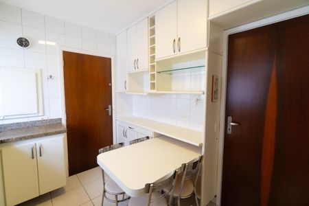 Apartamento à venda com 104m², 3 quartos e 2 vagas Apartamento à venda com 104m², 3 quartos e 2 vagasCozinha