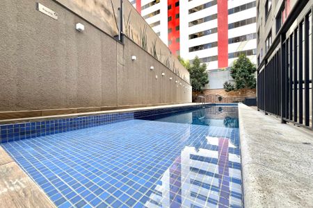 Apartamento para alugar com 28m², 1 quarto e sem vaga Apartamento para alugar com 28m², 1 quarto e sem vagaÁrea comum - Piscina
