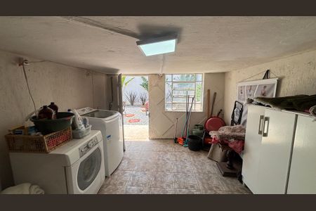 Casa para alugar com 85m², 2 quartos e 1 vaga Casa para alugar com 85m², 2 quartos e 1 vagaPorão
