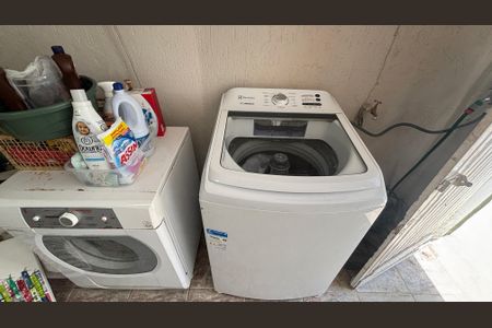 Casa para alugar com 85m², 2 quartos e 1 vaga Casa para alugar com 85m², 2 quartos e 1 vagaPorão