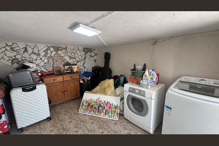 Casa para alugar com 85m², 2 quartos e 1 vaga Casa para alugar com 85m², 2 quartos e 1 vagaPorão