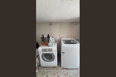 Casa para alugar com 85m², 2 quartos e 1 vaga Casa para alugar com 85m², 2 quartos e 1 vagaPorão