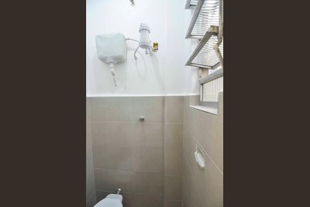Apartamento para alugar com 104m², 2 quartos e sem vaga Apartamento para alugar com 104m², 2 quartos e sem vagaBanheiro de Serviço