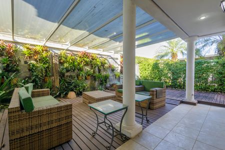 Casa de condomínio à venda com 213m², 4 quartos e 3 vagasÁrea Externa