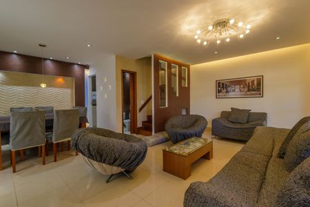 Casa de condomínio à venda com 213m², 4 quartos e 3 vagasSala